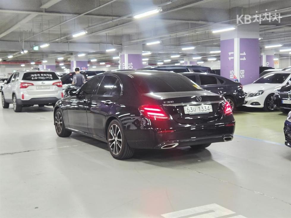 Mercedes-Benz E-klasse — miniaturë 4