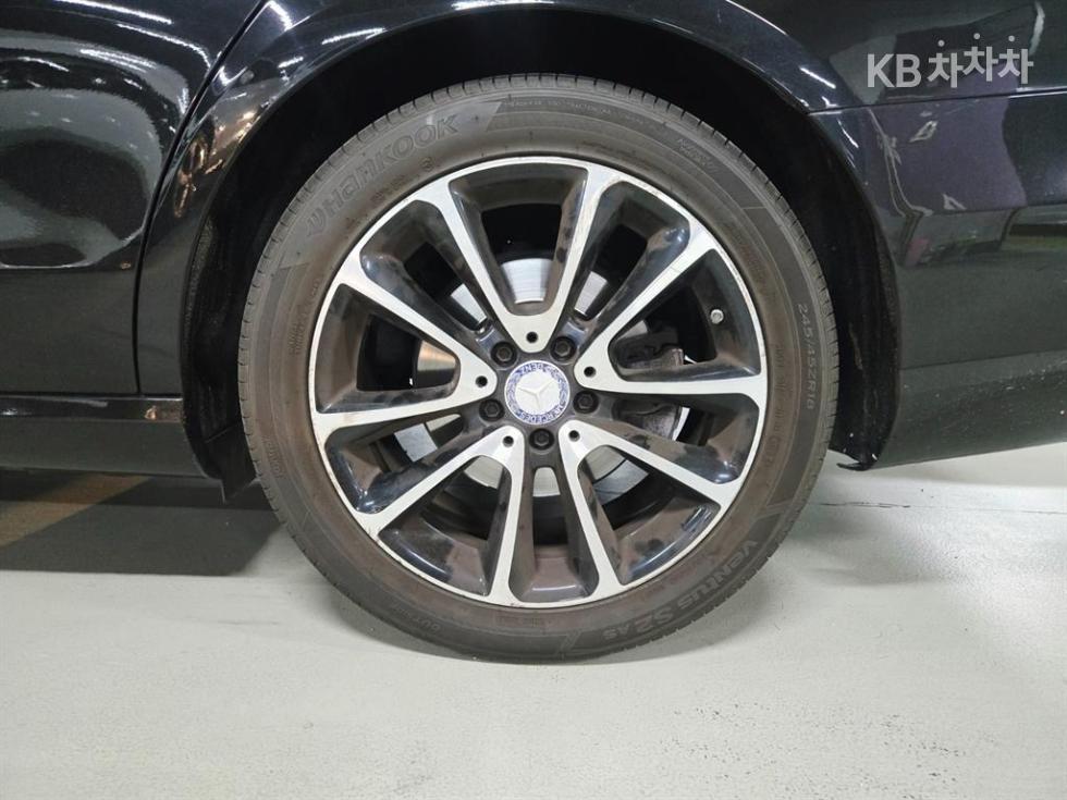 Mercedes-Benz E-klasse — miniaturë 5