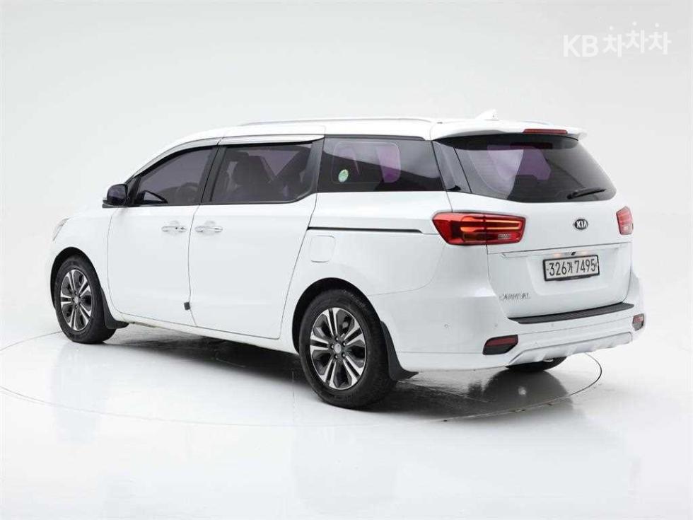 Kia Carnival — miniaturë 4