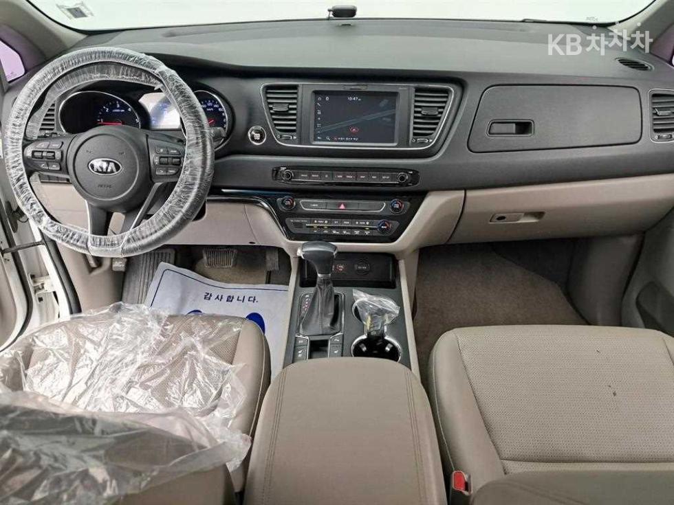 Kia Carnival — miniaturë 6