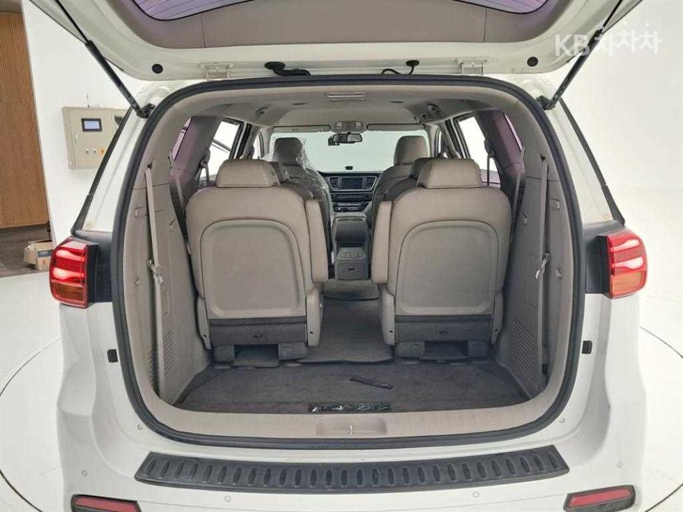 Kia Carnival — miniaturë 18