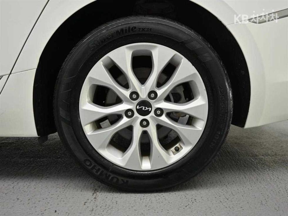 Kia K8 — miniaturë 5