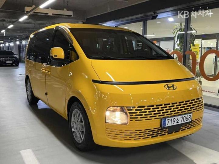 Hyundai Staria Tourer 11-Seater Modern — foto 1