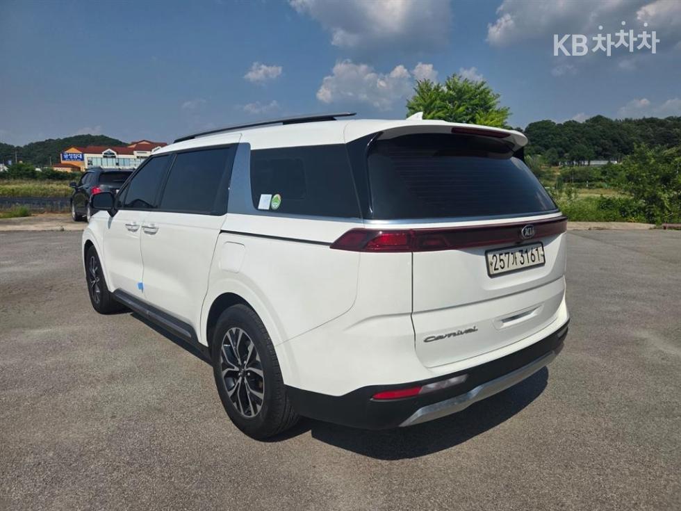Kia Carnival — miniaturë 5