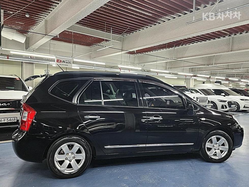 Kia Carens — miniaturë 3