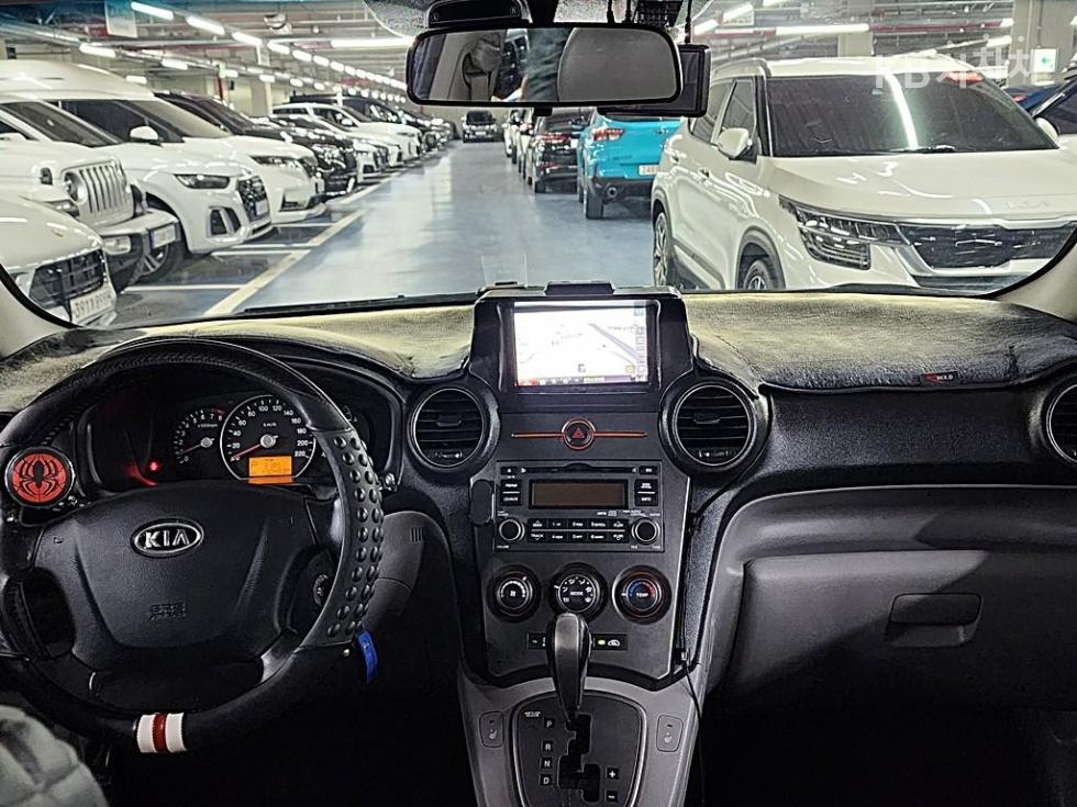 Kia Carens — miniaturë 9