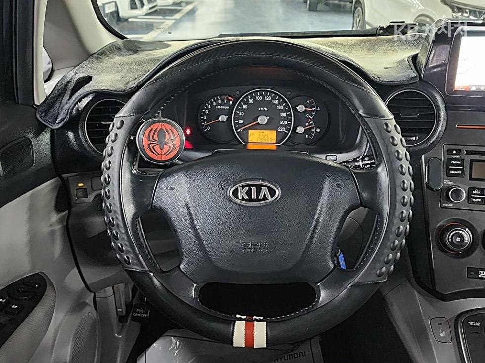 Kia Carens — miniaturë 10