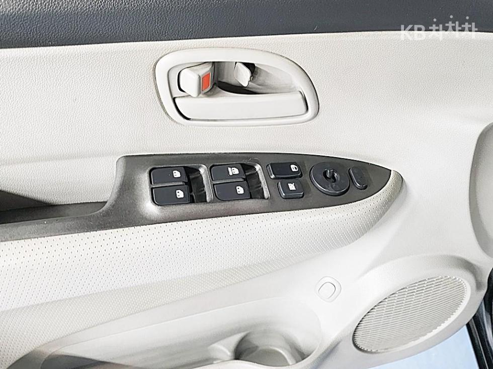 Kia Carens — miniaturë 13