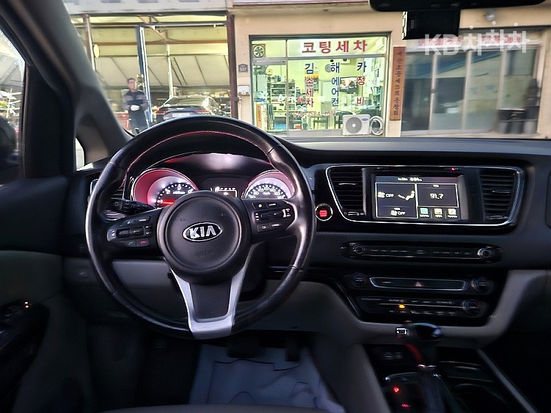 Kia Carnival — miniaturë 6