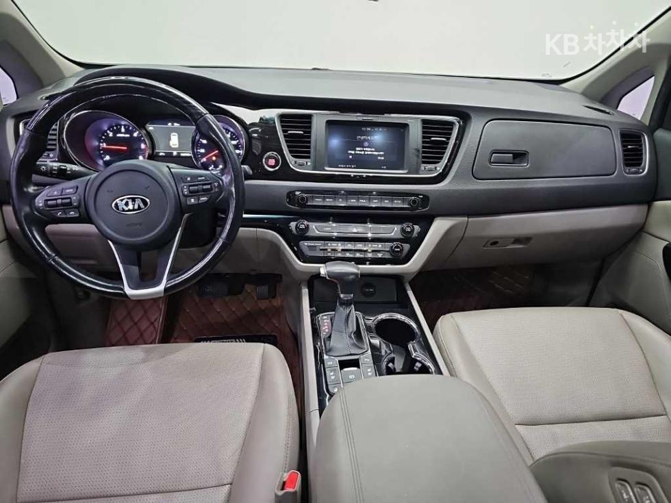 Kia Carnival — miniaturë 7