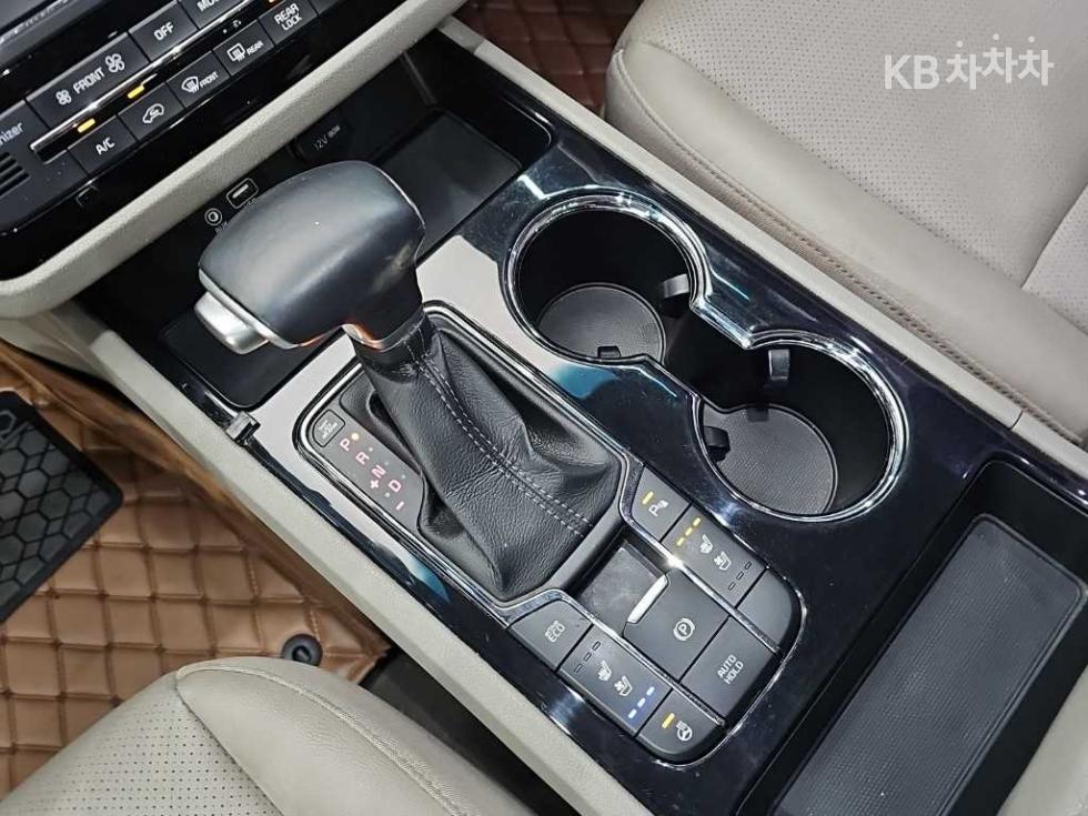 Kia Carnival — miniaturë 8