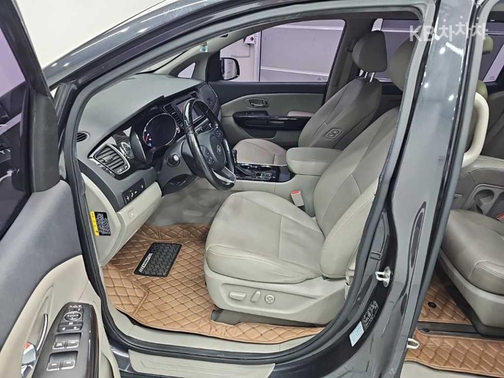 Kia Carnival — miniaturë 11