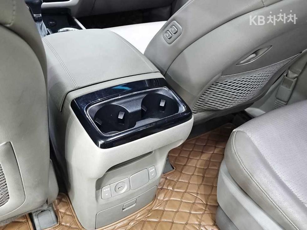 Kia Carnival — miniaturë 13