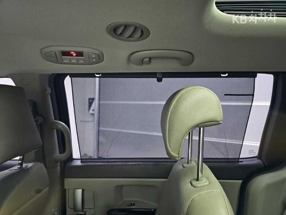 Kia Carnival — miniaturë 15