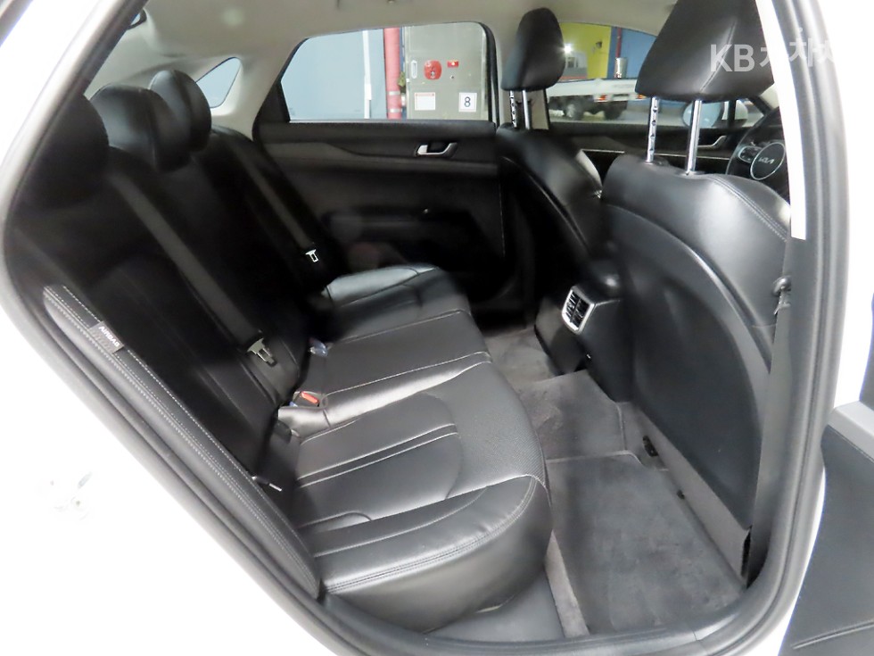 Kia K5 — miniaturë 9