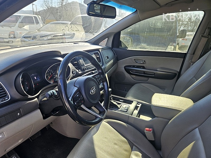 Kia Carnival — miniaturë 9