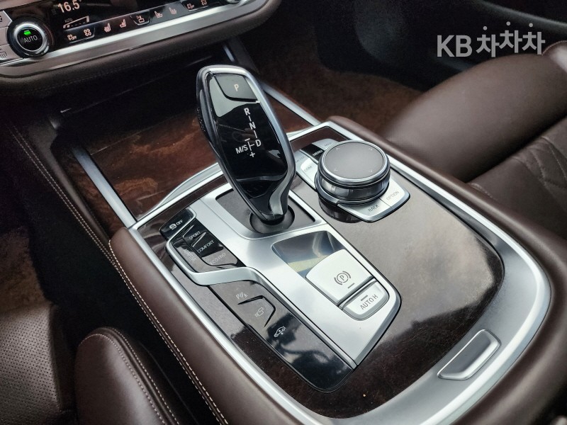 BMW 7er — miniaturë 13