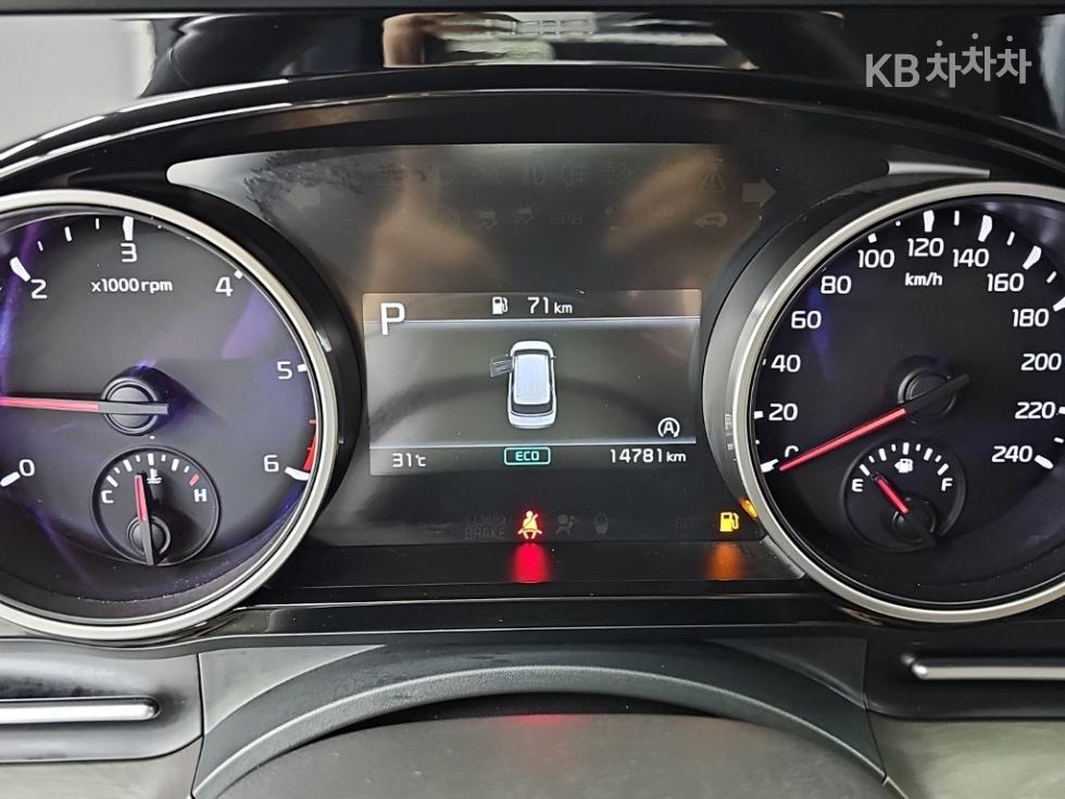 Kia Carnival — miniaturë 6