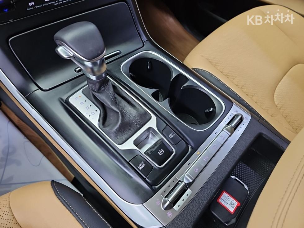 Kia Carnival — miniaturë 8