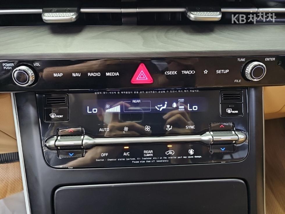 Kia Carnival — miniaturë 10