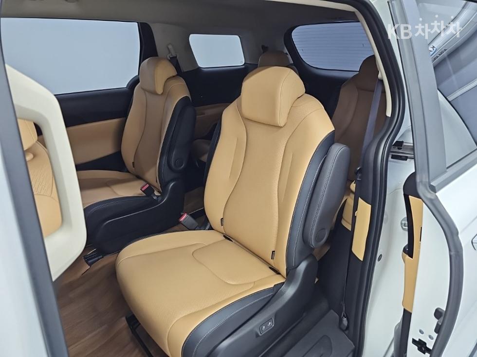 Kia Carnival — miniaturë 12