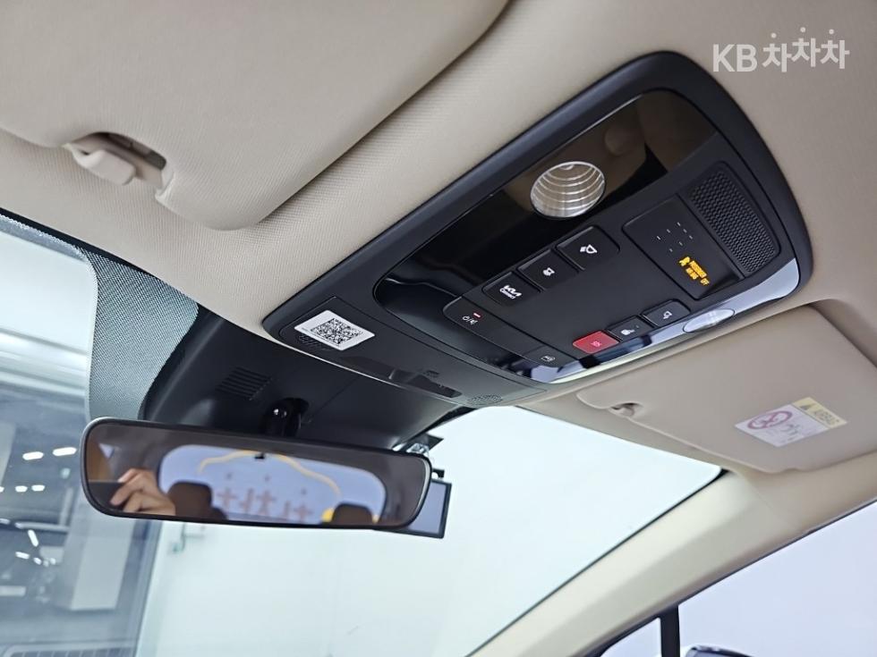 Kia Carnival — miniaturë 17