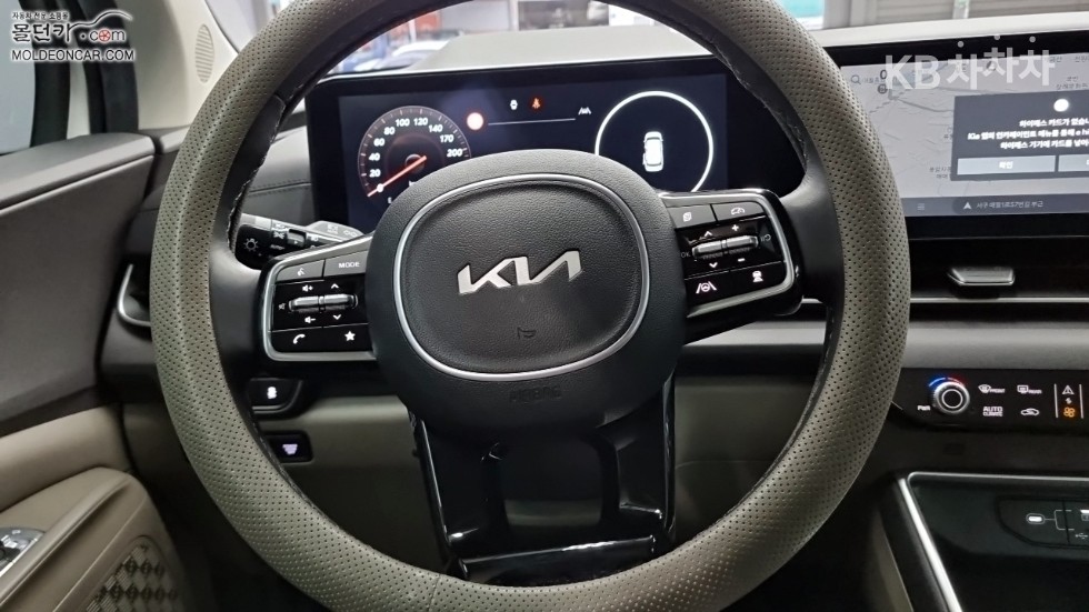 Kia Carnival — miniaturë 7