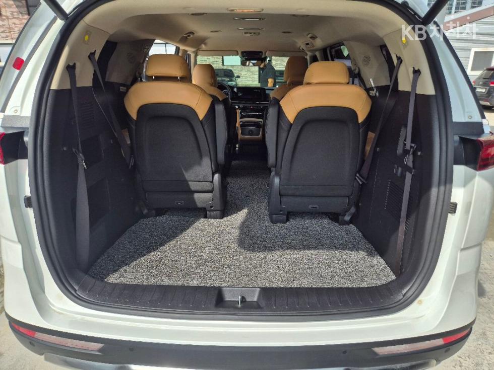 Kia Carnival — miniaturë 8