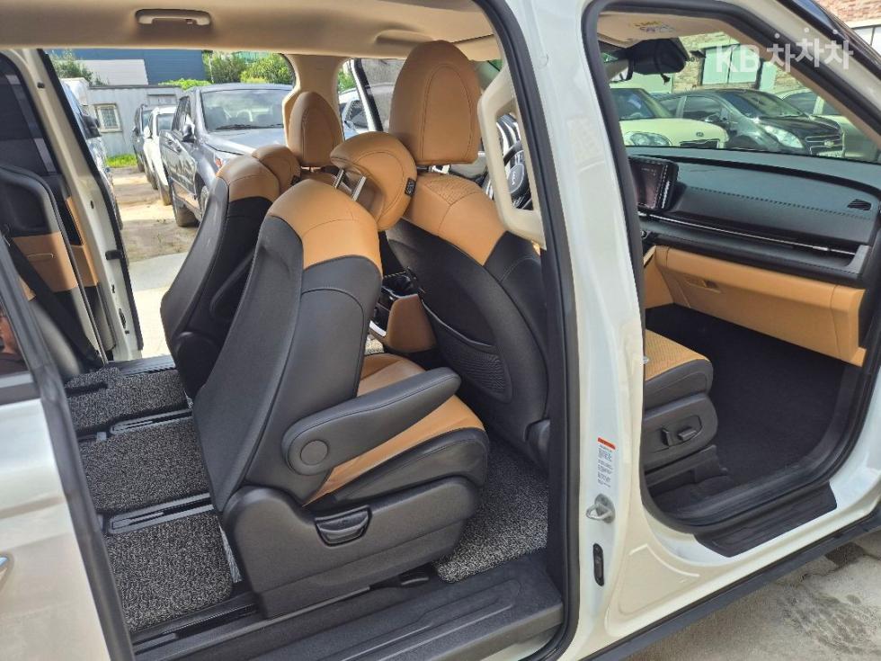 Kia Carnival — miniaturë 9
