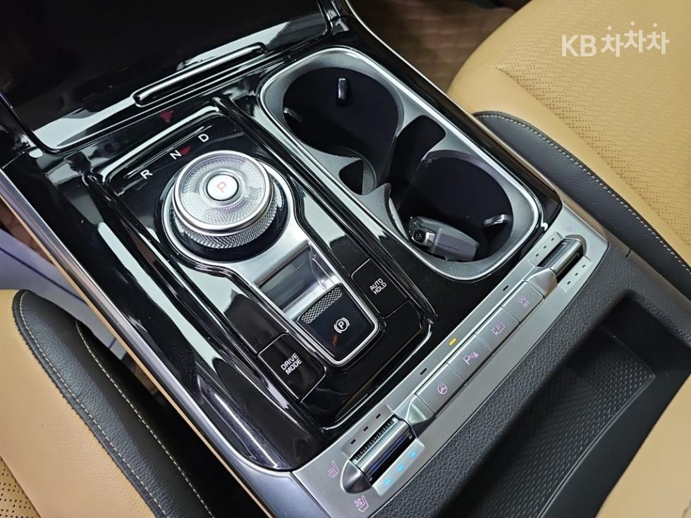Kia Carnival — miniaturë 8