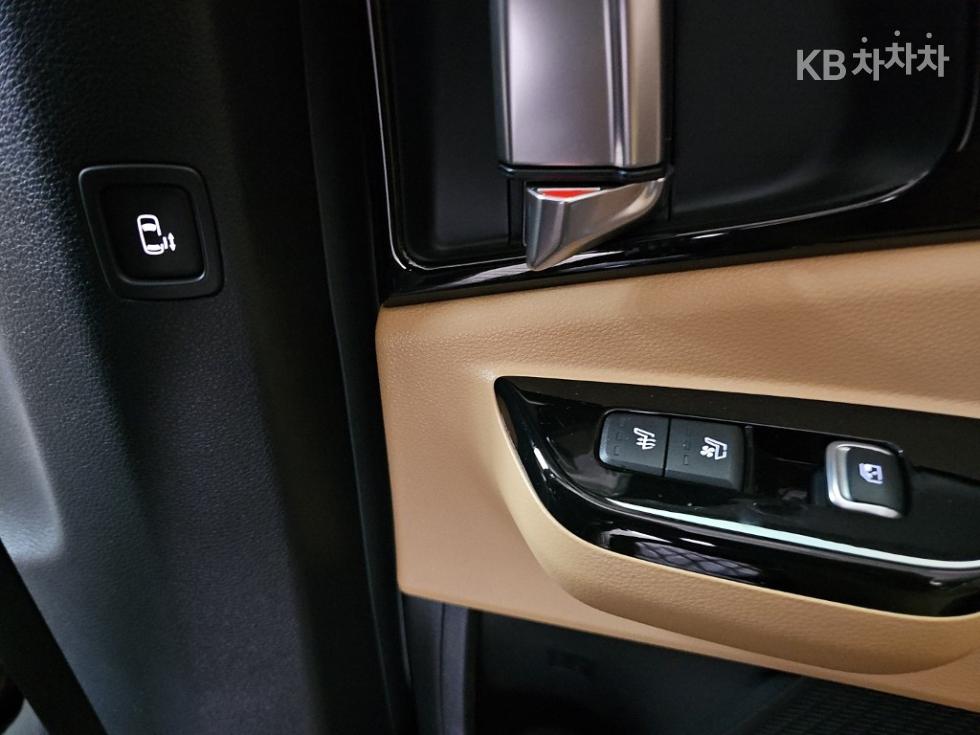 Kia Carnival — miniaturë 15
