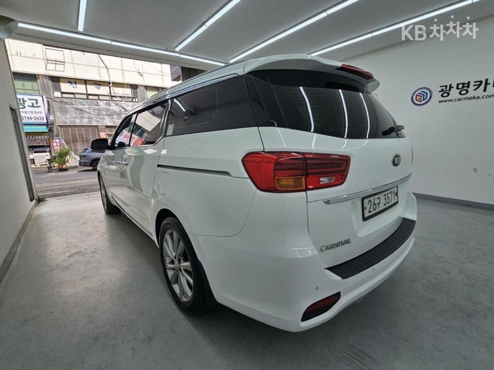 Kia Carnival — miniaturë 3
