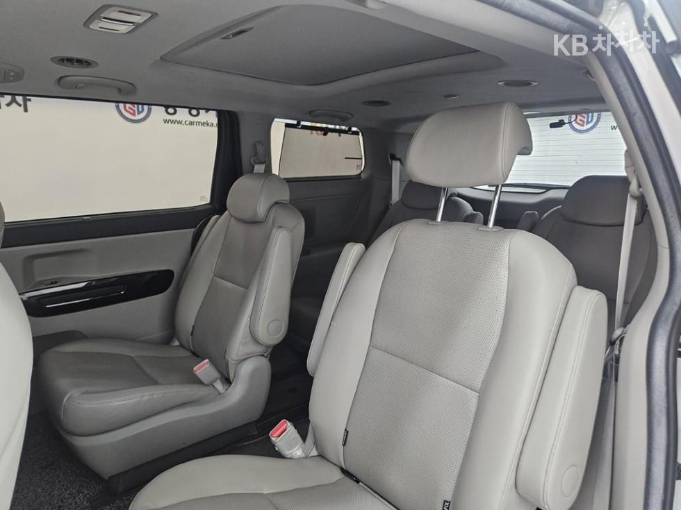 Kia Carnival — miniaturë 7