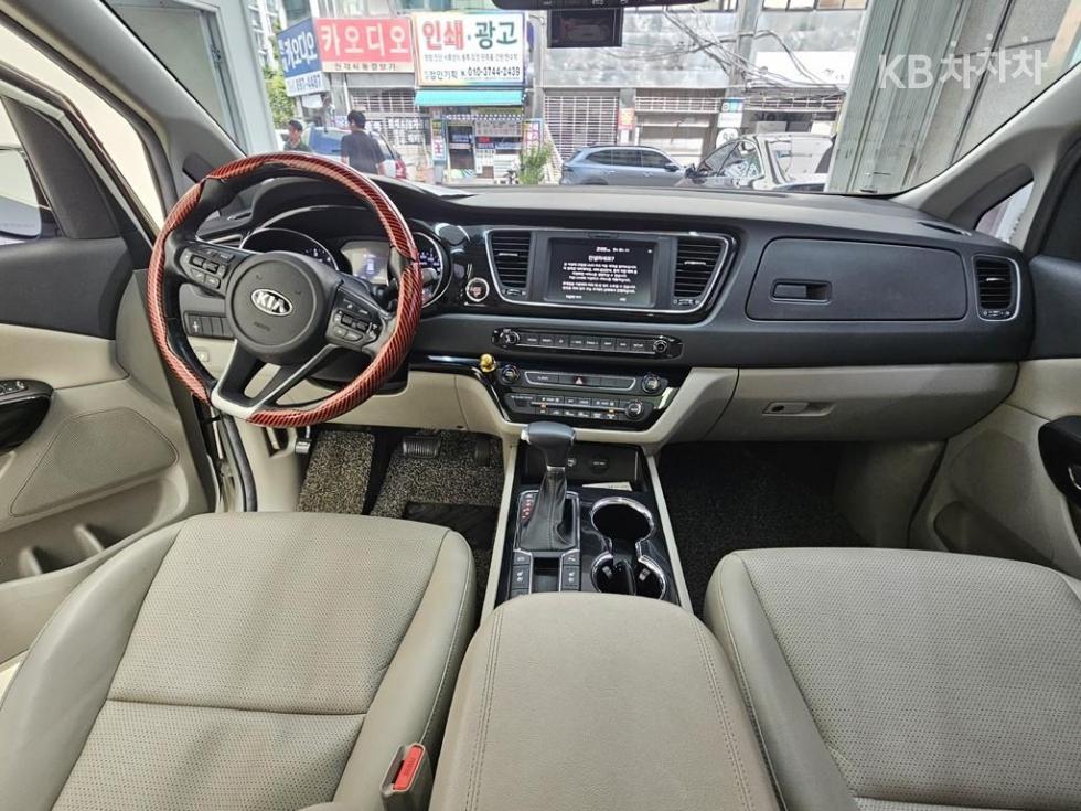 Kia Carnival — miniaturë 8
