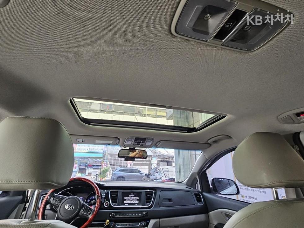 Kia Carnival — miniaturë 14