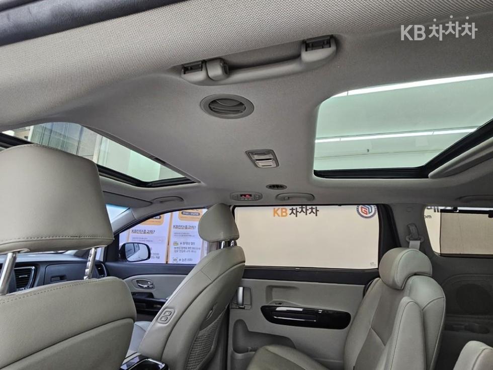 Kia Carnival — miniaturë 15