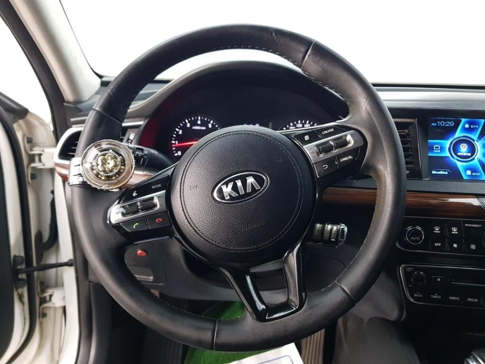 Kia K7 — miniaturë 9