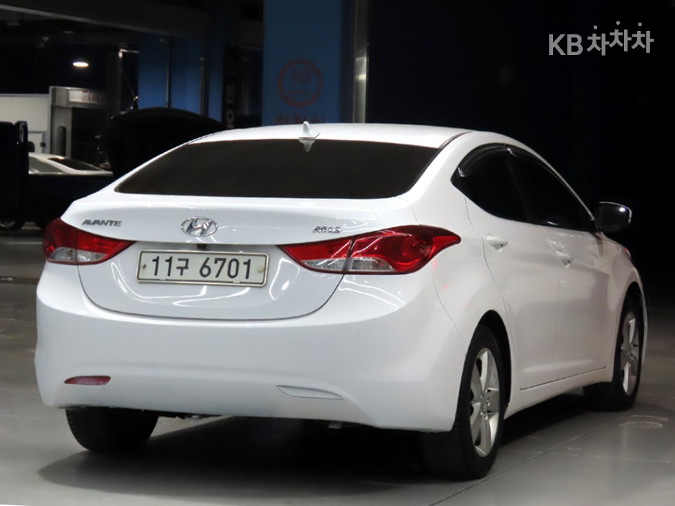 Hyundai Avante — miniaturë 4