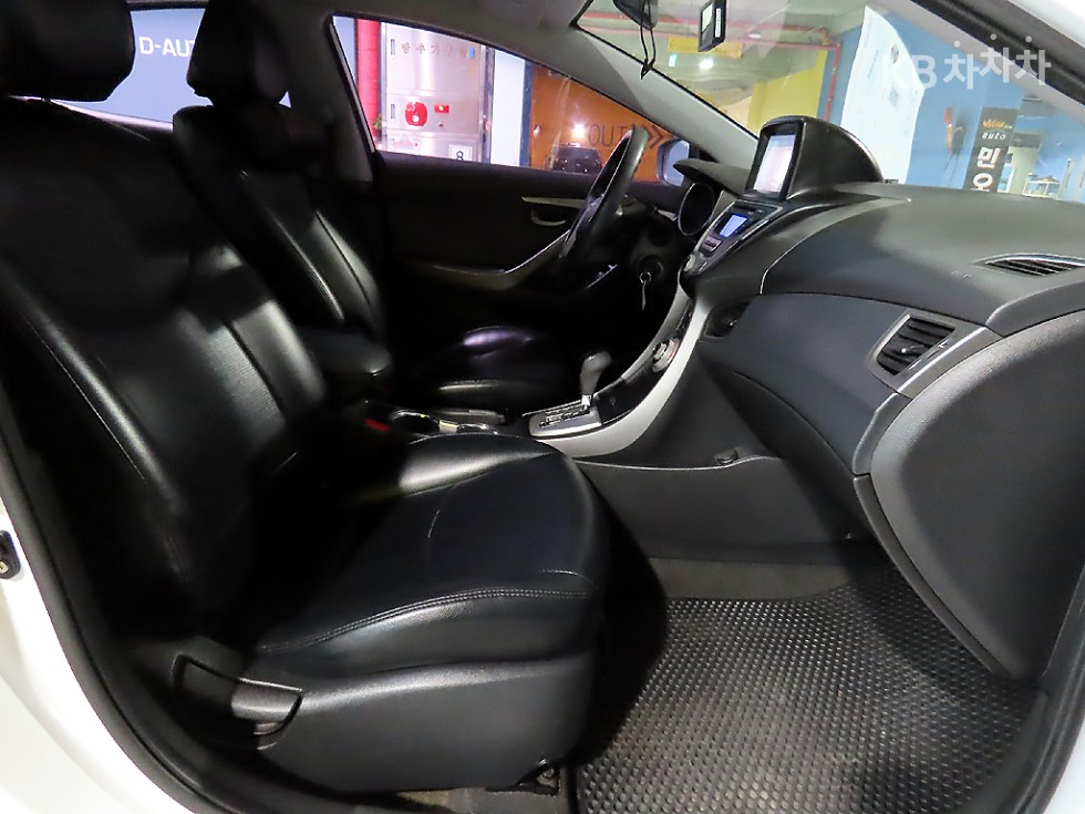 Hyundai Avante — miniaturë 8