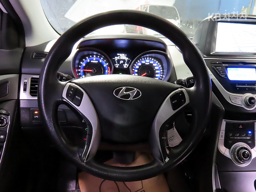 Hyundai Avante — miniaturë 10