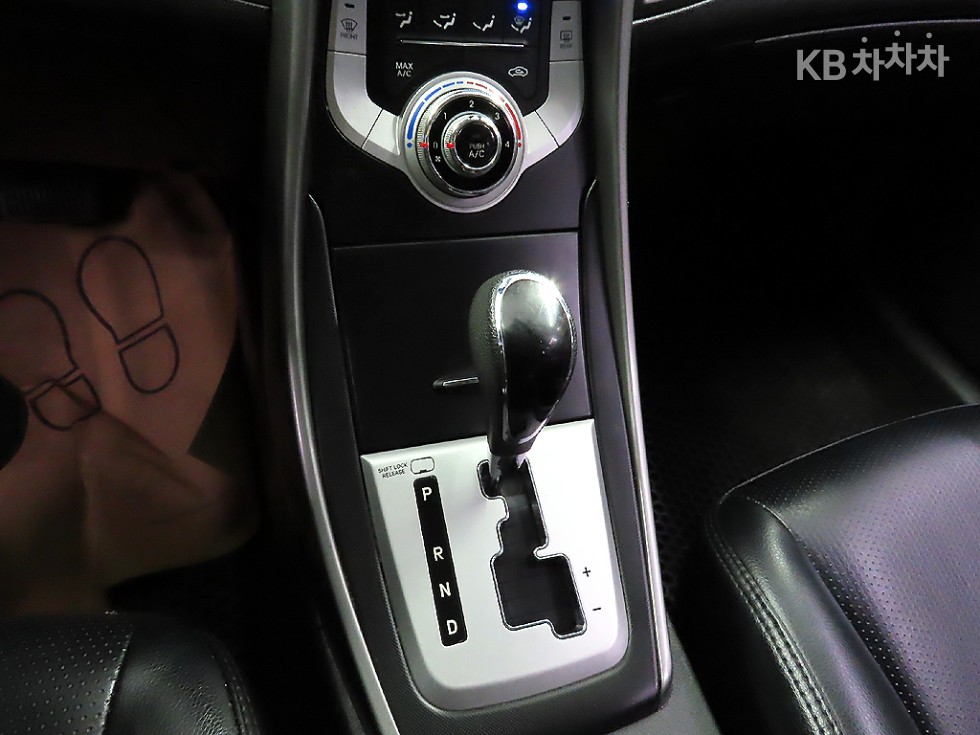 Hyundai Avante — miniaturë 13