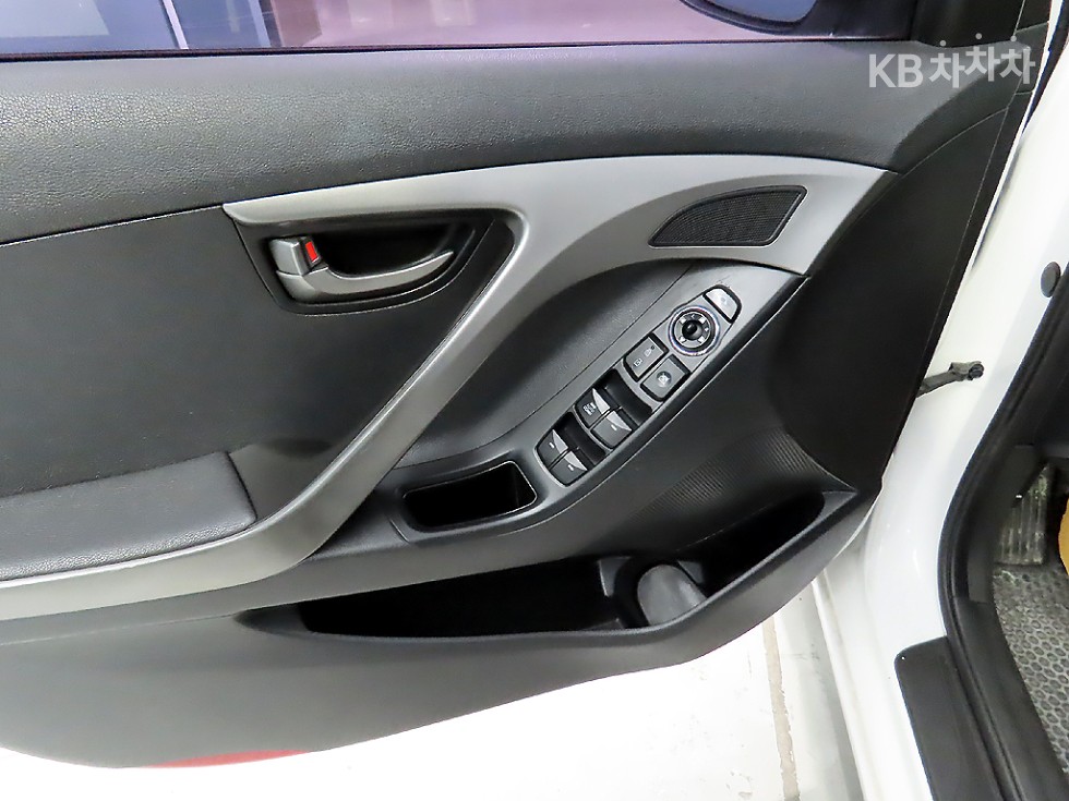 Hyundai Avante — miniaturë 14