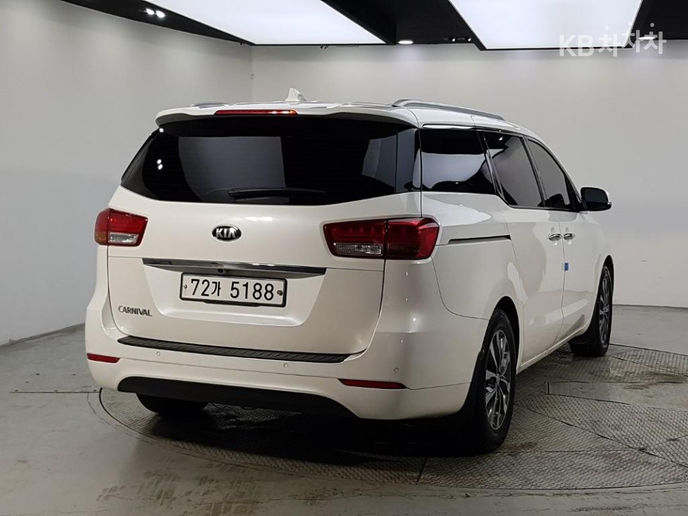 Kia Carnival — miniaturë 4