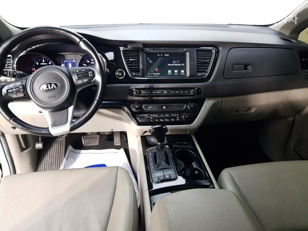 Kia Carnival — miniaturë 5