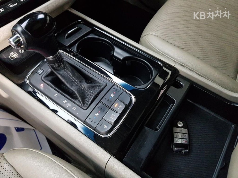 Kia Carnival — miniaturë 8