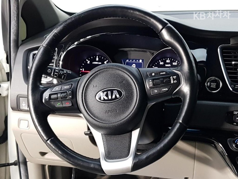 Kia Carnival — miniaturë 9