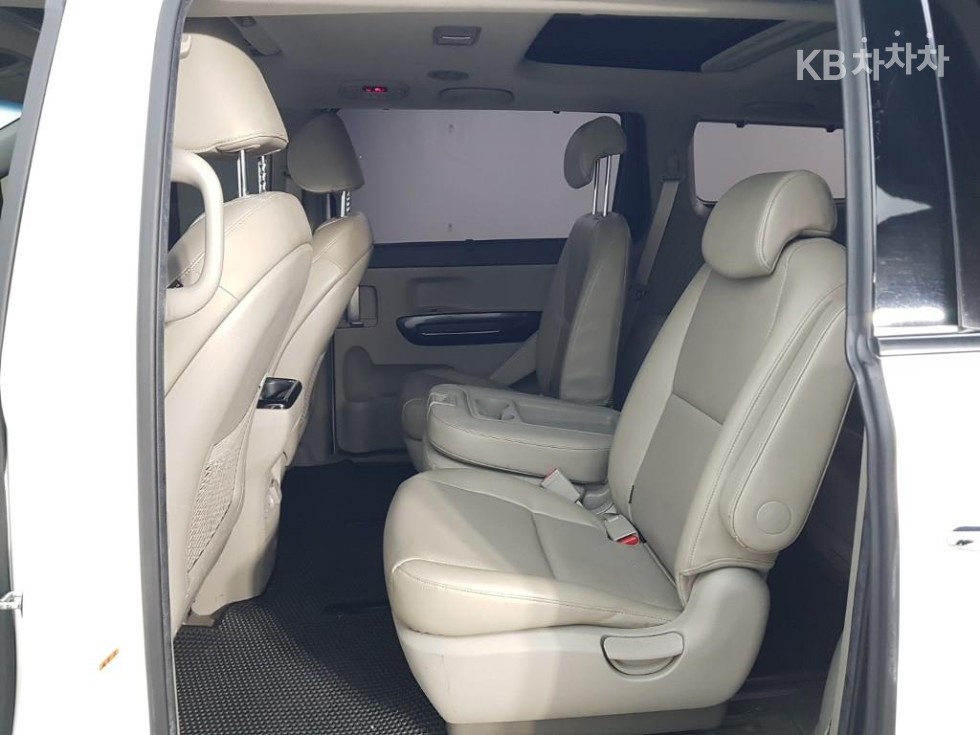 Kia Carnival — miniaturë 12