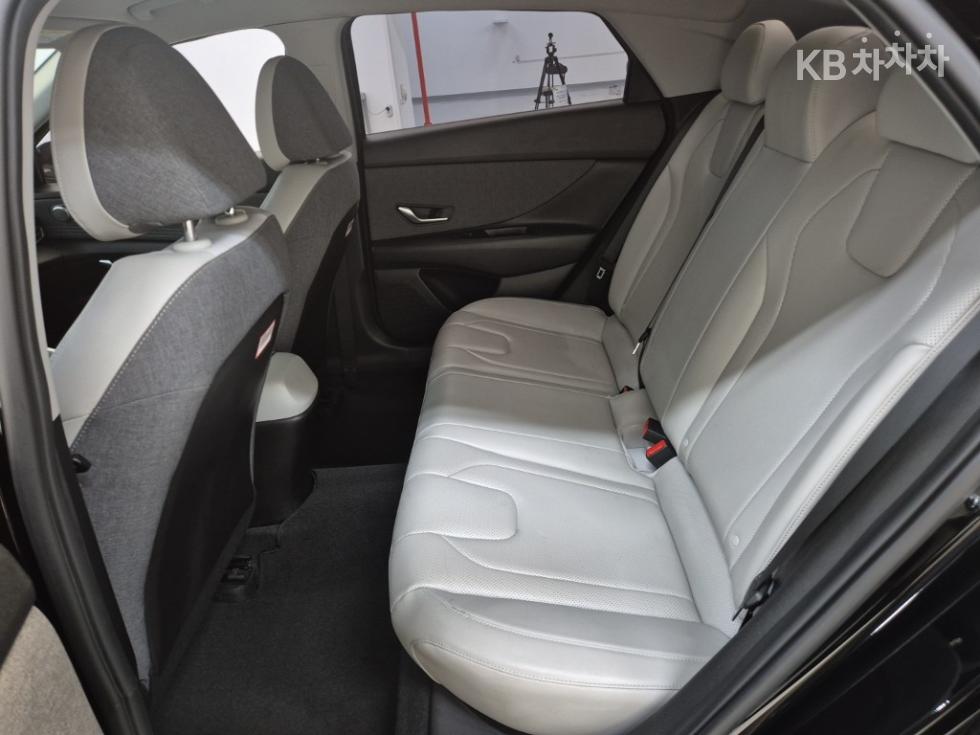 Hyundai Elantra — miniaturë 12