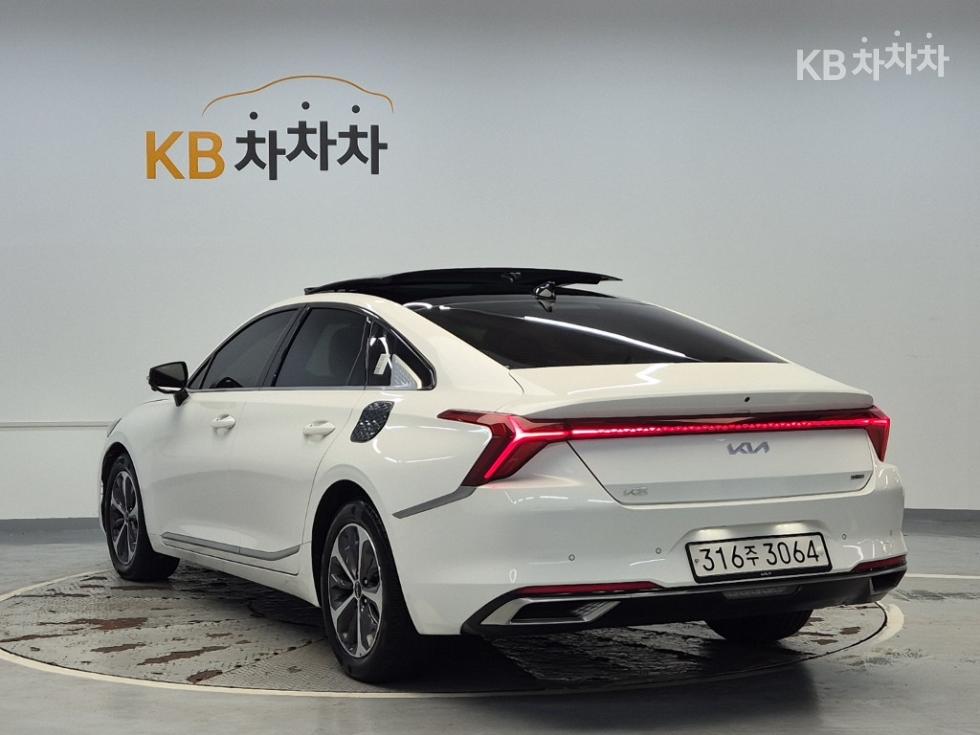 Kia K8 — miniaturë 2