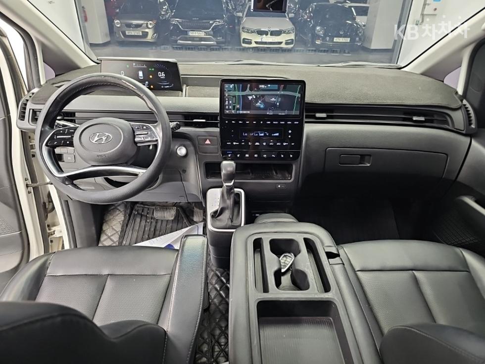 Hyundai Staria — miniaturë 7